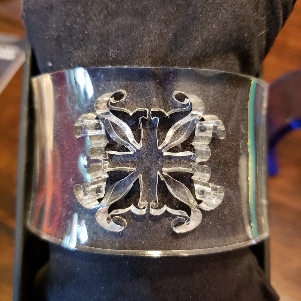 RUSTIC CUFF Lucite.